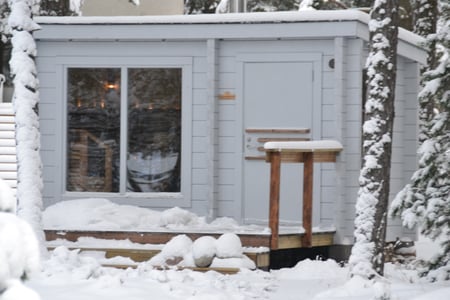 outdoor_sauna_in_the_snow